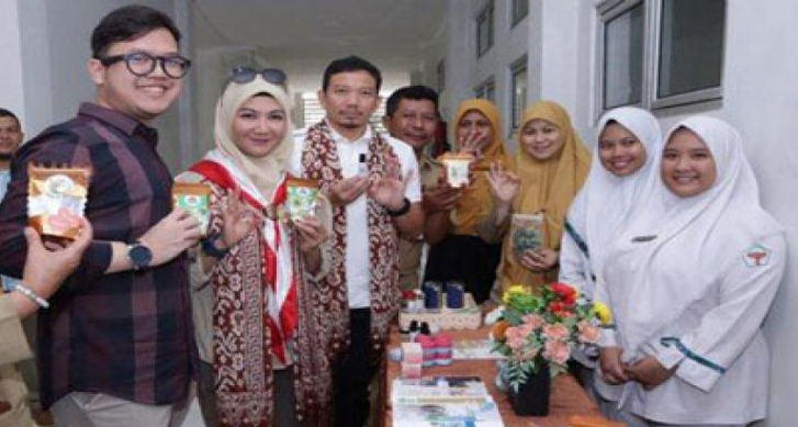 Berpotensi Produk UMKM, Melati Erzaldi Kunjungi SMK Negeri 5 Pangkalpinang